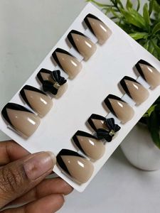 Black V-Tip Press-On Nails