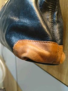 Chic Black &amp; Tan Leather Hobo Bag✨