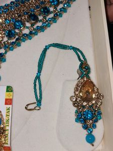 Blue Colore Necklace With Hair Pin