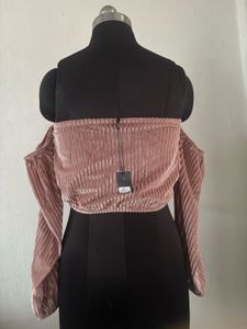 ONLY Off-Shoulder Chic Velour Top