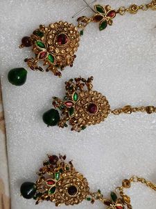 Exquisite Kundan &amp; Emerald Jewellery Set