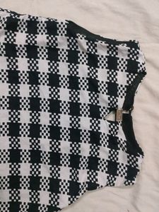 Black &amp; White | Crop Top