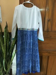 Embroidered White &amp; Blue Kurta