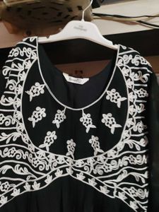 🖤Trendy Elegant Black Kurta with White Embroidery
