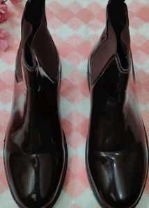 Stylish Brown Chelsea Boots