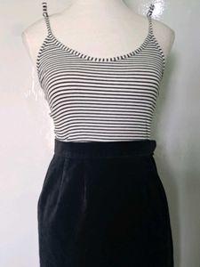 Chic Velvet Pencil Skirt Outfit