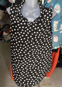 Chic Black & White Heart Print Sleeveless Top