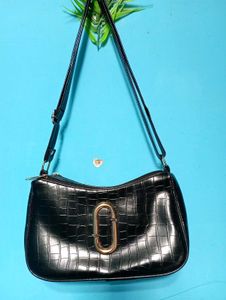 BLACK SLING BAG🌺