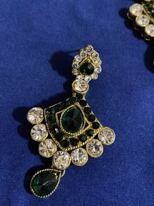 Elegant Emerald &amp; Crystal Necklace Set