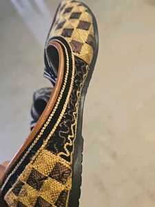 Embroidered Jutti Flats