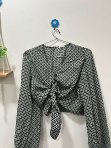 Chic Printed Crop Tie-Front Blouse