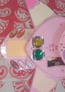 Sweetheart Makeup Kit - Heart Shape