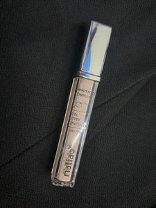 I am selling because it is not my skin tone