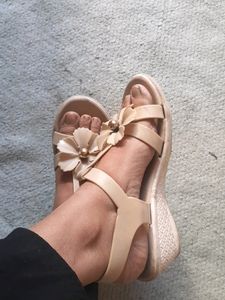 Very Comfortable Sandals Size 4.5