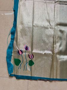 Lotus muniya border paithani Saree