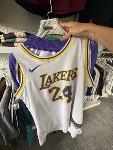 Los Angeles Lakers Jersey 24