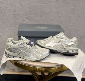 New Balance Sneakers - Silver
