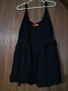 Black Crinkle Ruffle Top♠️
