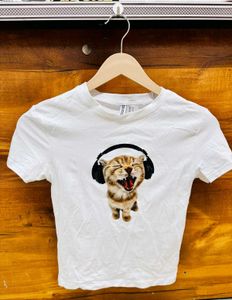 H&amp;M Cat Cropped Graphic T-Shirt