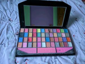 Versatile Makeup Palette