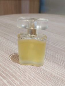 Estee Lauder Pure White Linen perfume