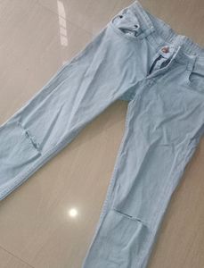 Knee Cut Jeans