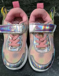 New baby girls sneakers shoes in size 7