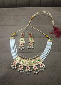 Stunning Kundan Necklace &amp; Earring Set