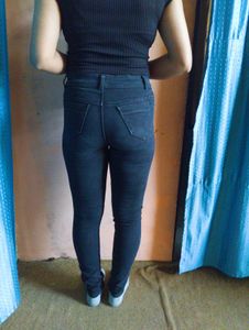 ❤️🤍Stylish Black High-Waisted Skinny Jeans🥀❤️