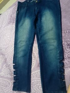 36 Size Medium Rise Jeans Without Any Flaws
