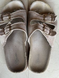 zudio Stylish Buckled Slides