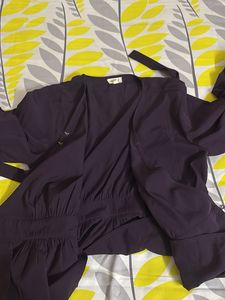 Stylish Black V-Neck Peplum Top