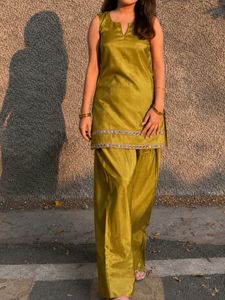 Sleeveless Kurta set with Farsi Shalwar