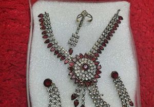 Stunning Ruby and Crystal Jewellery Set