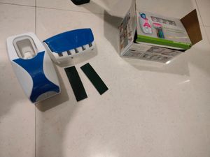 Automatic Toothpaste Squeezing Device