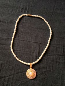 Elegant Pearl Necklace with Pendant
