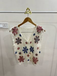 EMBROIDERED FLORAL CROCHET VEST TOP