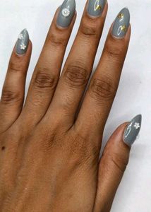 Grey Floral Press-On Nails