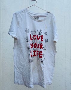 White Graphic T-Shirt "Love Your Life"