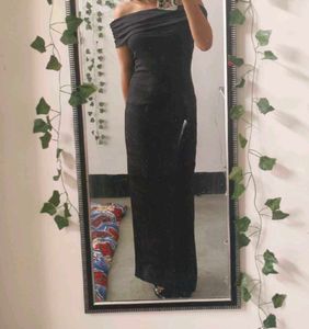 Elegant Black Off-Shoulder Maxi Dress