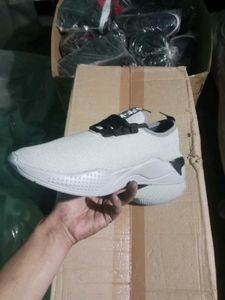 NEW NO USED SNEAKERS SHOES FOR MAN,