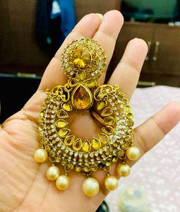 Golden partwear ear rings