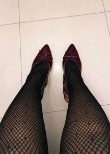 Chic Burgundy Pointed Toe Flats