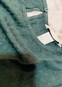 H&amp;M Chic Green Textured Long Sleeve Top
