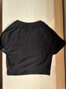 H&amp;M Black Cropped T-Shirt