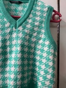 Trendy Houndstooth Knit Vest