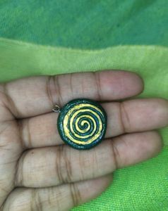 Golden Green Spiral Pendant Necklace