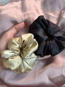 khaki stylish top + FREE scrunchies 🩶