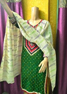 Embellished Green Bandhani Kurte dupatta