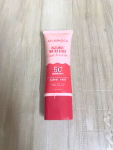 Aqualogica Radiance Water Light Fluid Sunscreen SP